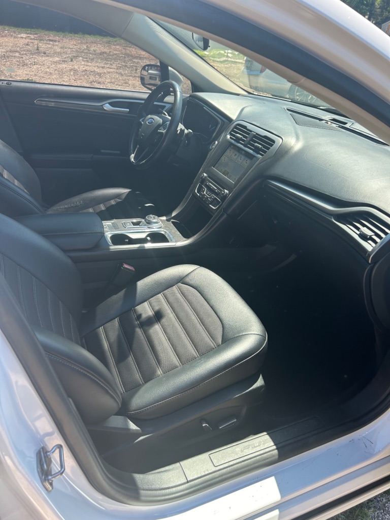 2017 Ford Fusion SE - Photo 8