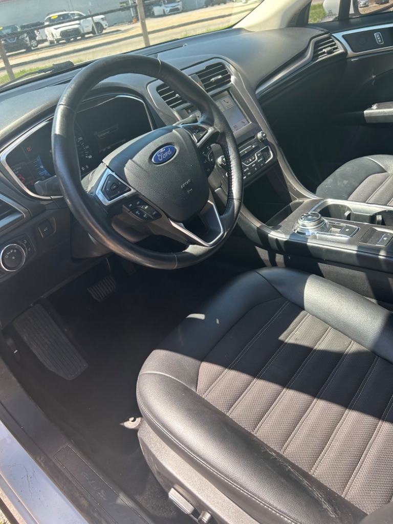 2017 Ford Fusion SE - Photo 6
