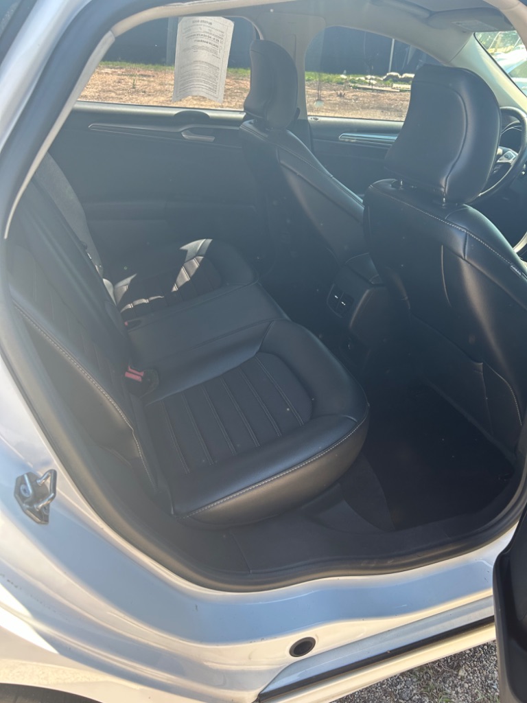 2017 Ford Fusion SE - Photo 9