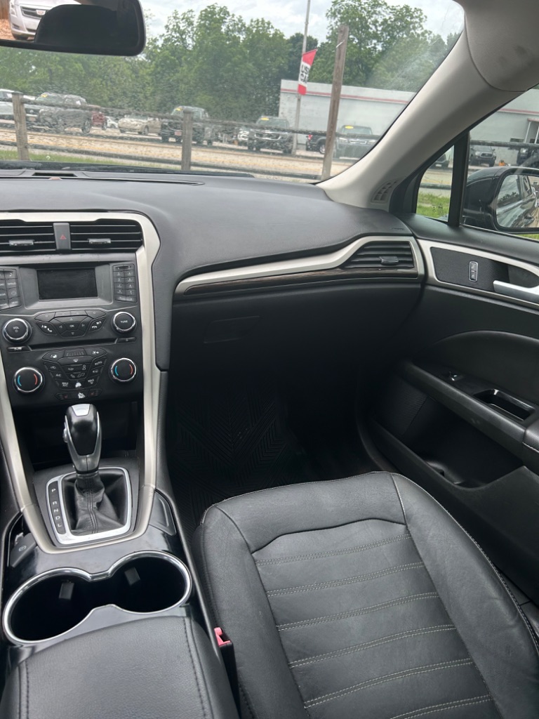 2015 Ford Fusion Hybrid SE - Photo 13