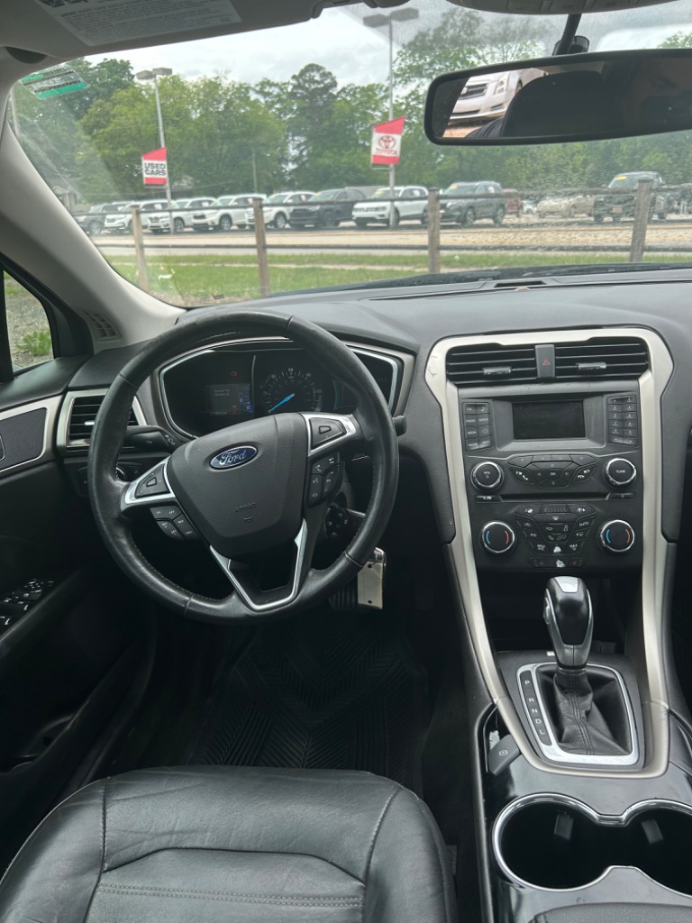 2015 Ford Fusion Hybrid SE - Photo 11
