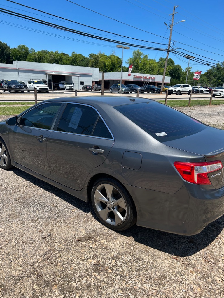 2012 Toyota Camry SE - Photo 11