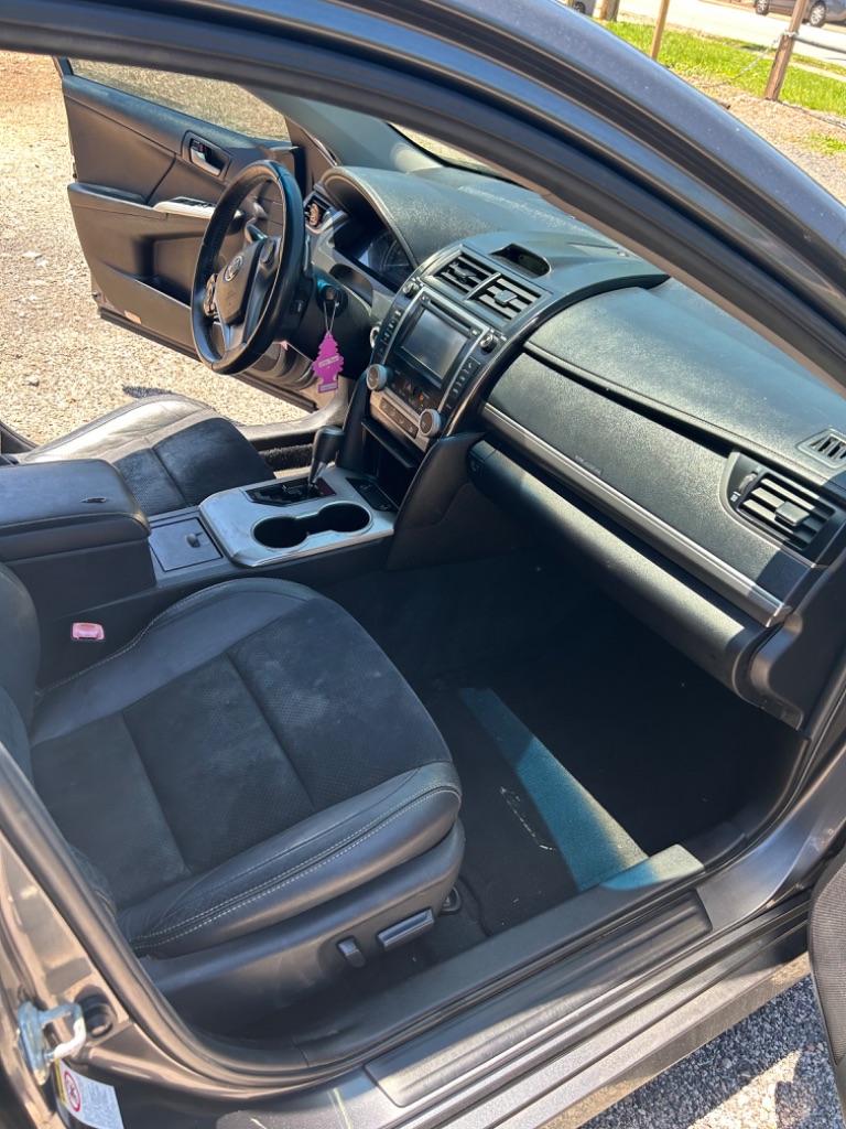 2012 Toyota Camry SE - Photo 18