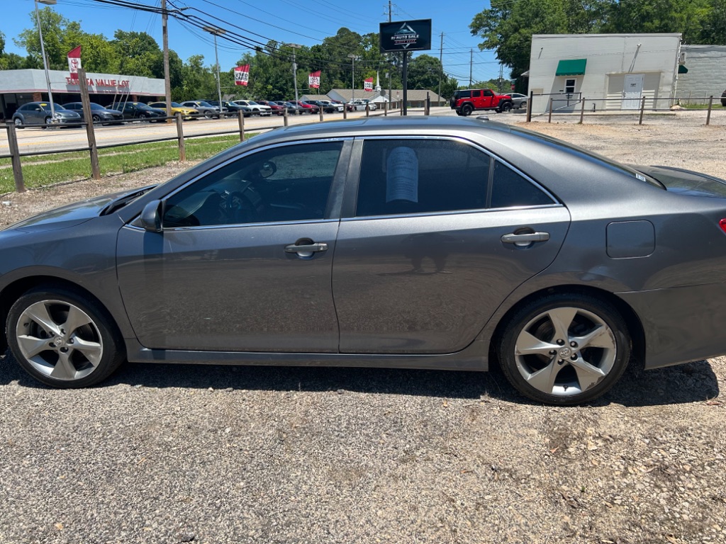 2012 Toyota Camry SE - Photo 12
