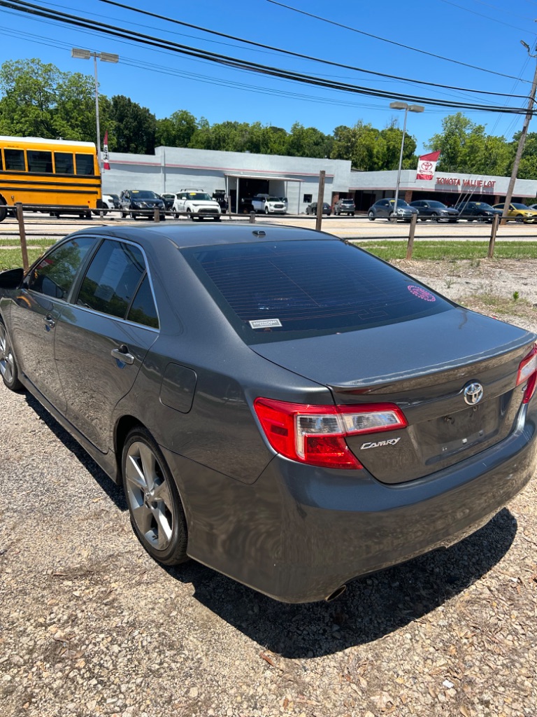 2012 Toyota Camry SE - Photo 10